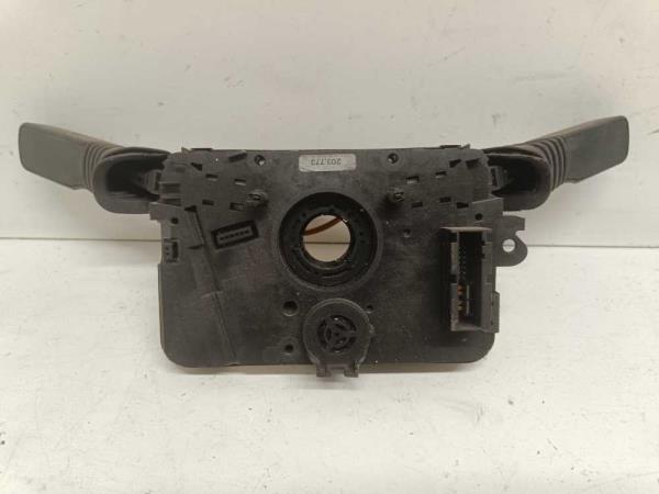 COMMODO OPEL ASTRA H - Vue 3